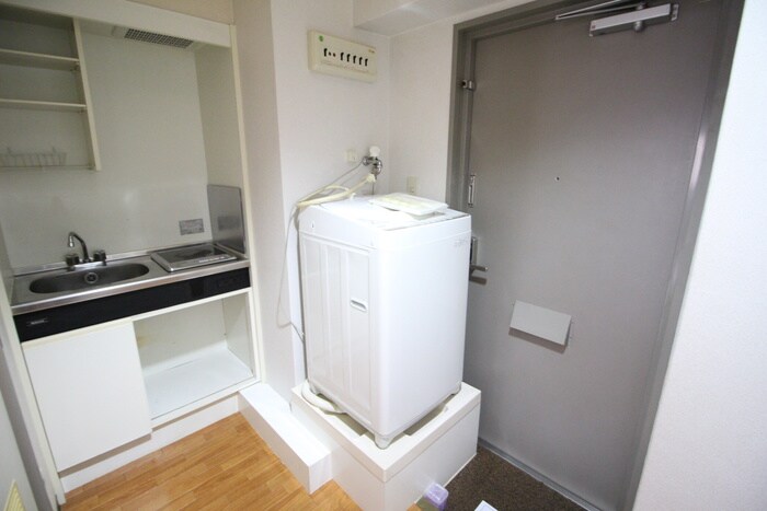 物件内観写真14　(洗濯機置場)