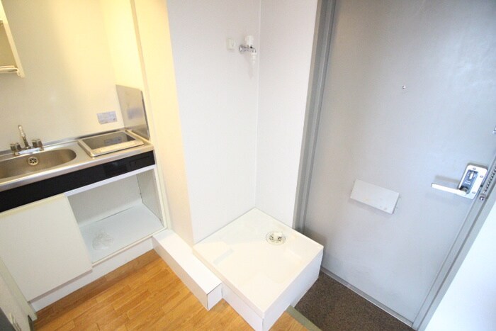 物件内観写真14　(洗濯機置場)