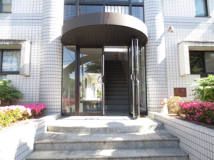 物件外観写真3　(エントランス部分)