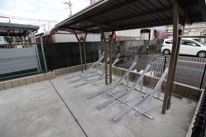 物件外観写真3　(駐輪場)