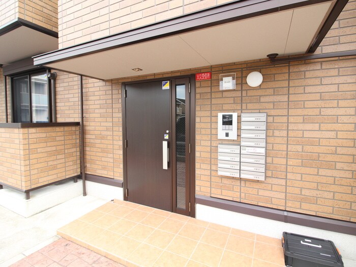 物件外観写真5　(エントランス部分)
