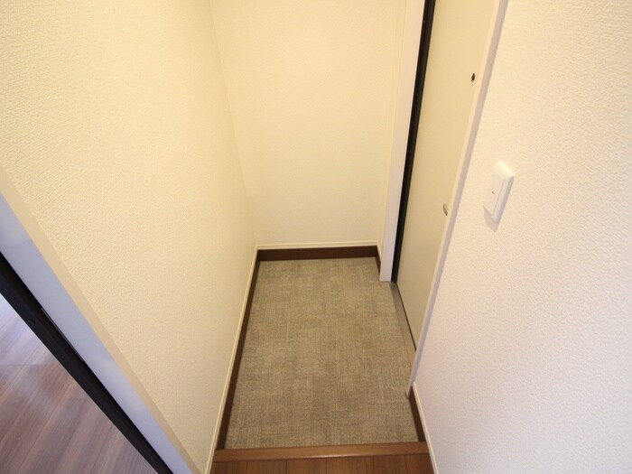 物件内観写真16　(玄関)