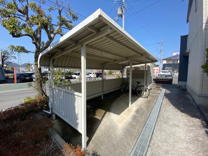 物件外観写真3　(駐輪場)