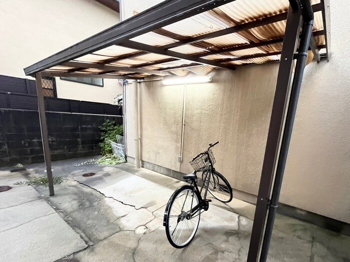 物件外観写真2　(駐輪場)