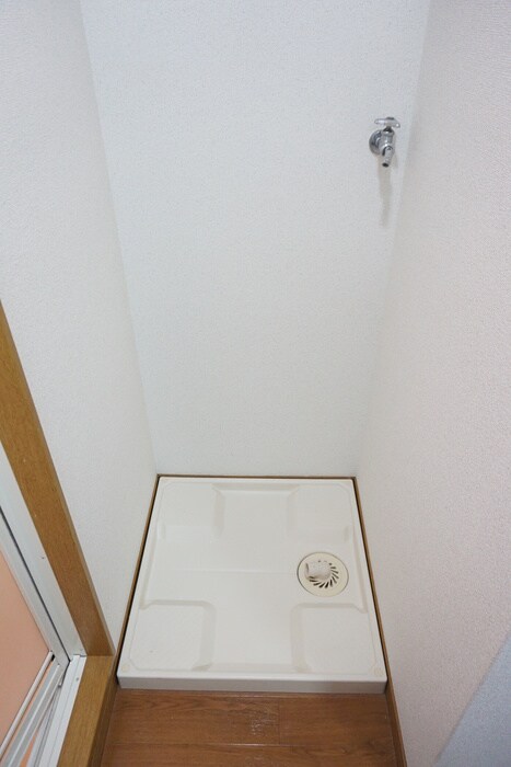 物件内観写真11　(洗濯機置場)