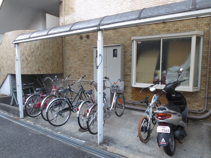 物件外観写真4　(駐輪場)