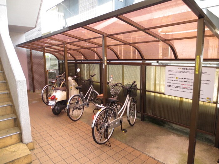 物件外観写真3　(駐輪場)