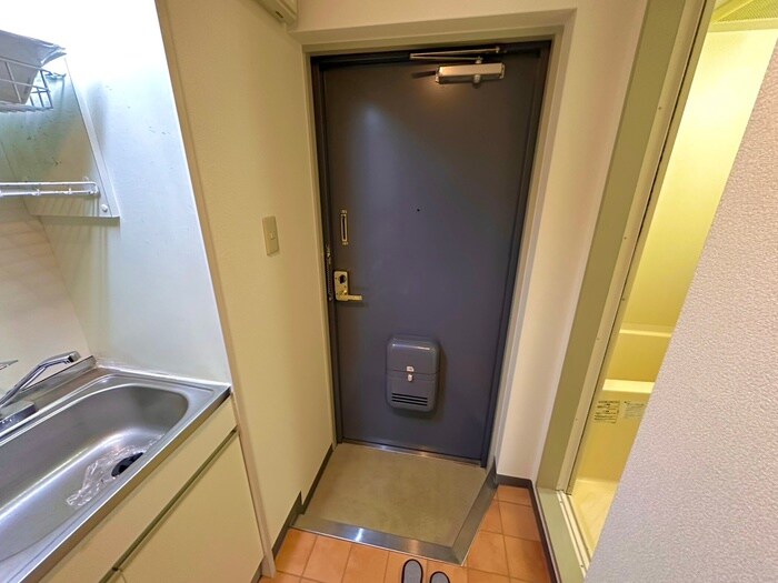 物件内観写真12　(玄関)