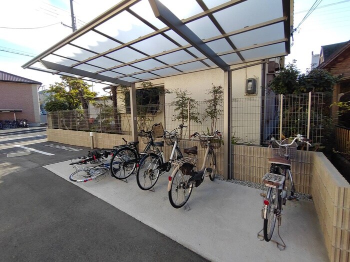 物件外観写真5　(駐輪場)