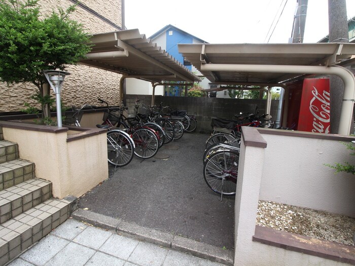 物件外観写真5　(駐輪場)
