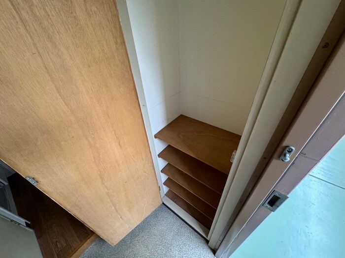 物件内観写真8　(靴箱)