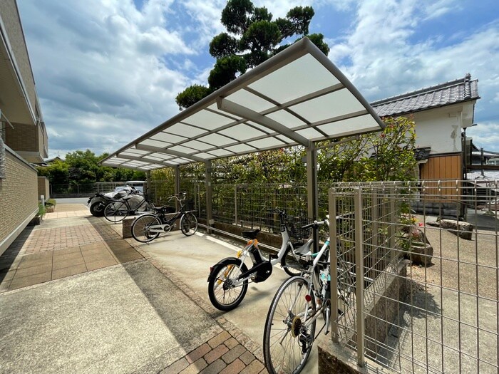 物件外観写真4　(駐輪場)