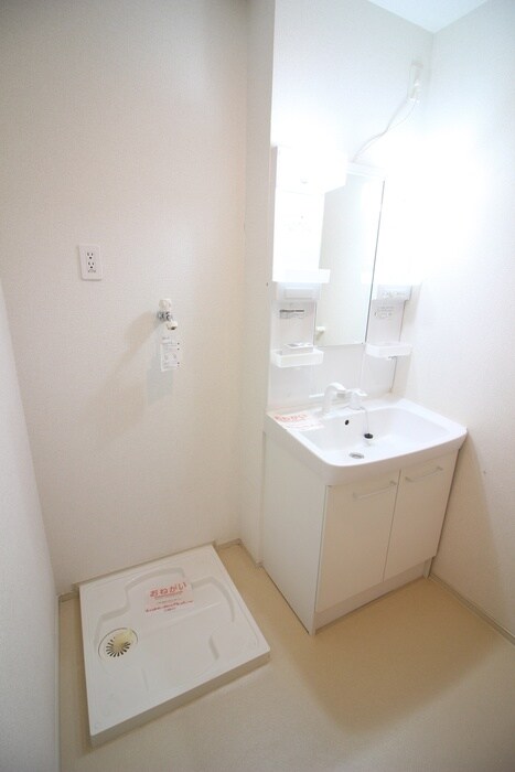 物件内観写真6　(洗濯機置場)