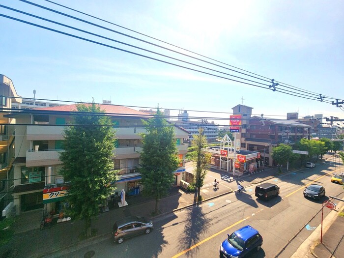 物件内観写真16　(室内からの展望)