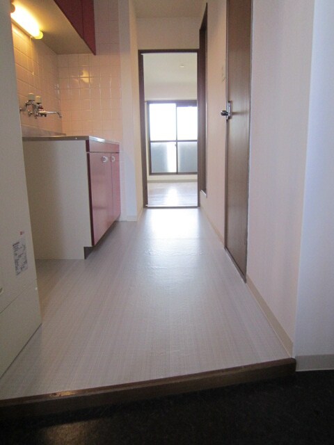 物件内観写真7　(玄関)