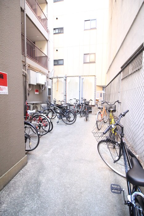 物件外観写真4　(駐輪場)