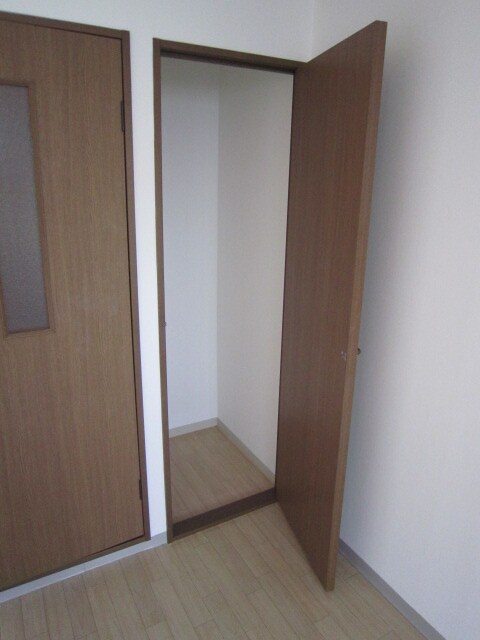 物件内観写真12　(収納)