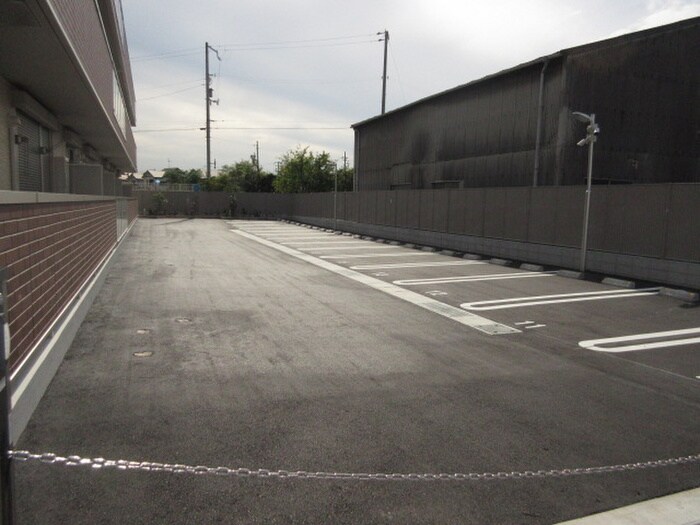物件外観写真4　(駐車場)