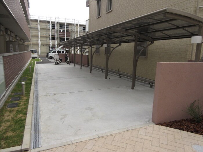 物件外観写真5　(駐輪場)