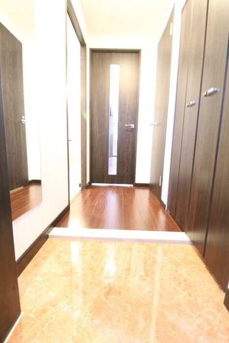 物件内観写真7　(玄関)