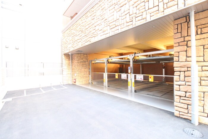 物件外観写真5　(駐車場)