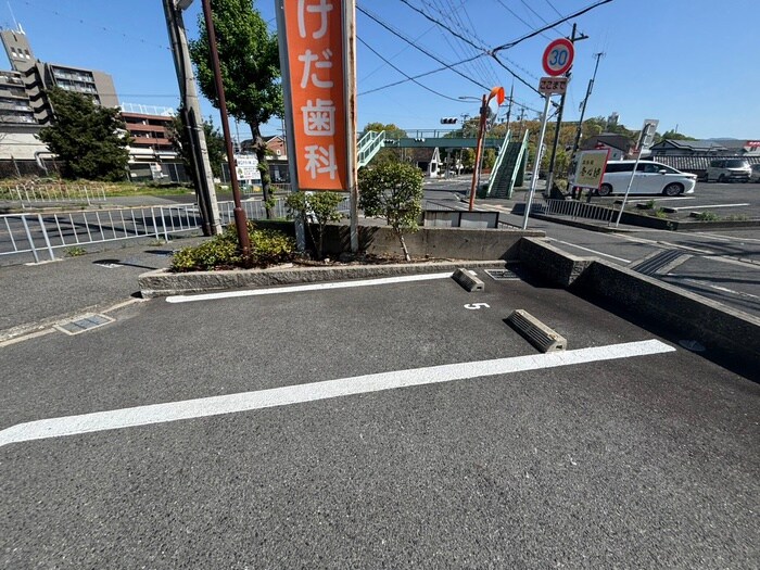 物件外観写真3　(駐車場)