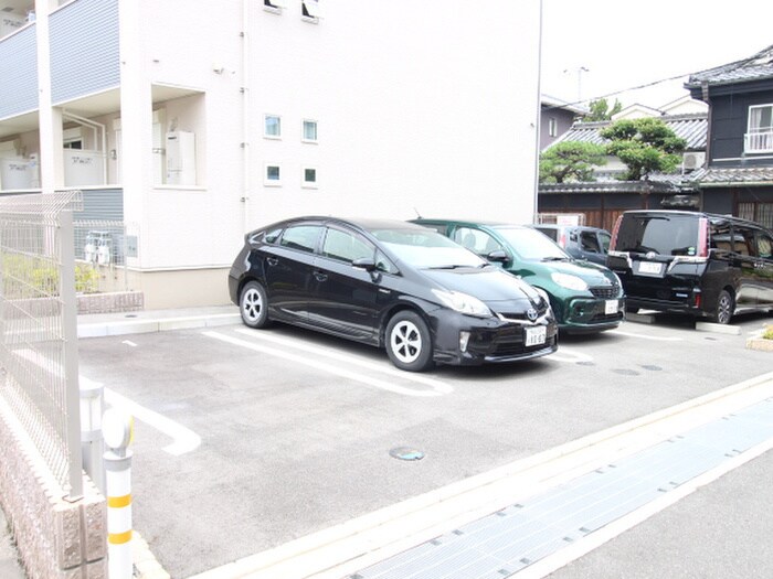 物件外観写真4　(駐車場)
