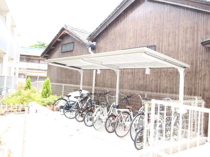 物件外観写真5　(駐輪場)