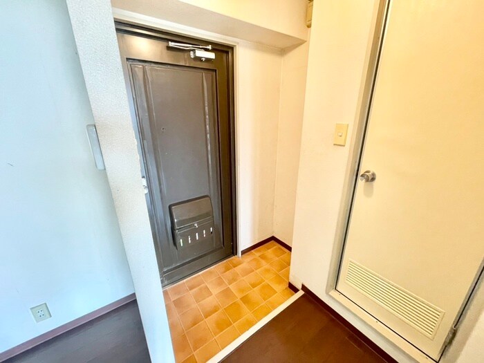 物件内観写真18　(玄関)