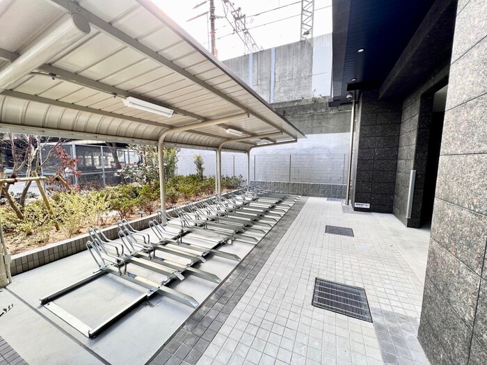 物件外観写真3　(駐輪場)