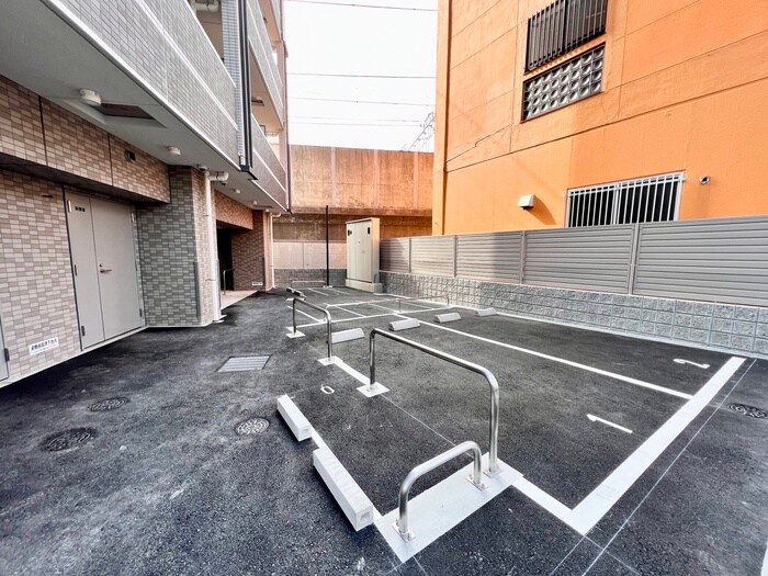 物件外観写真5　(駐車場)