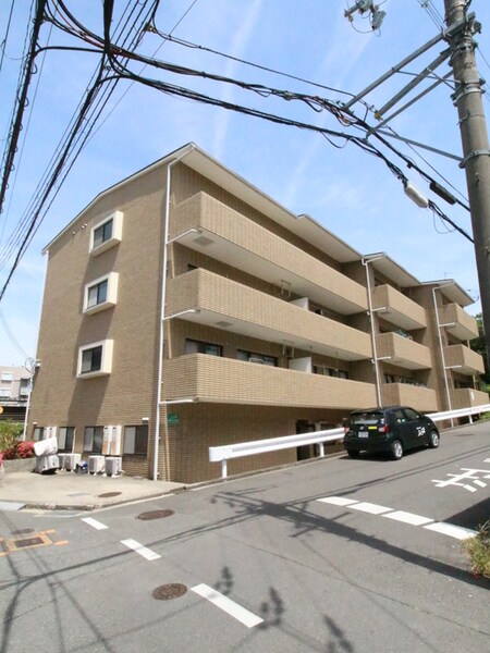 メゾンドロイヤル外観写真