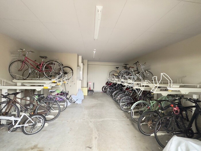 物件外観写真3　(駐輪場)