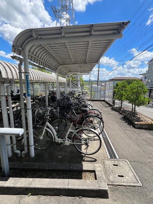 物件外観写真6　(駐輪場)