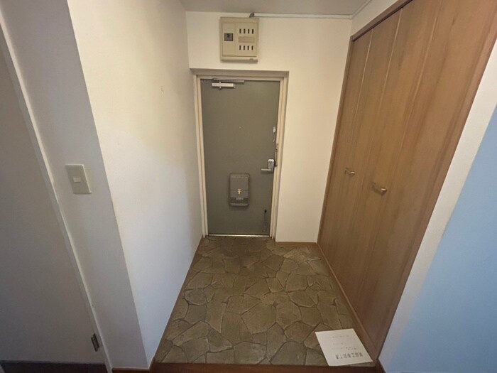 物件内観写真16　(玄関)