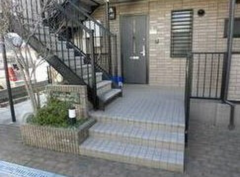 物件外観写真4　(エントランス部分)