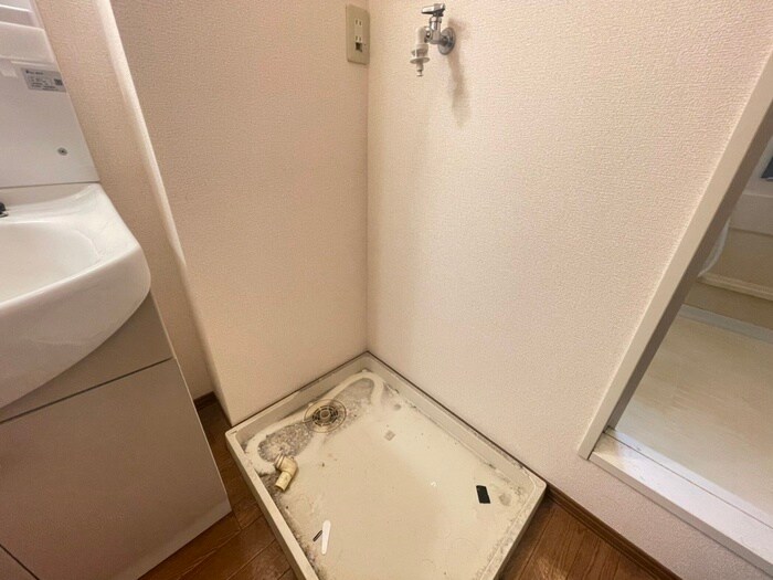 物件内観写真12　(洗濯機置場)