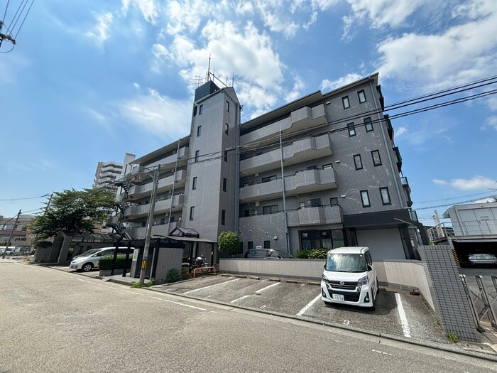 物件外観写真2　(駐車場)