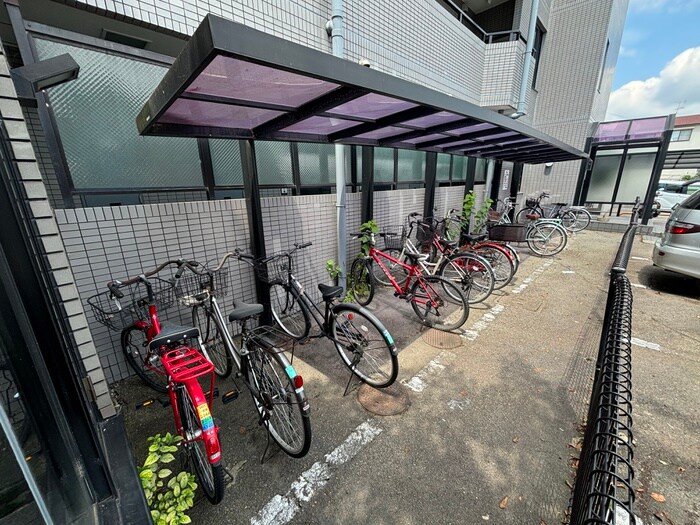 物件外観写真3　(駐輪場)