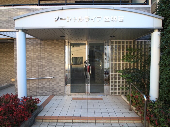 物件外観写真4　(エントランス部分)