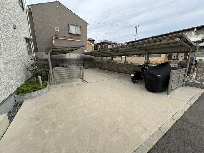 物件外観写真3　(駐輪場)