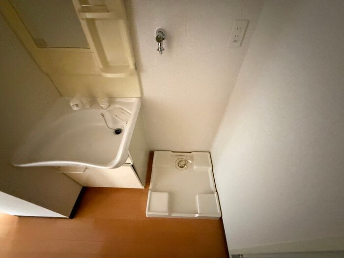 物件内観写真12　(洗濯機置場)