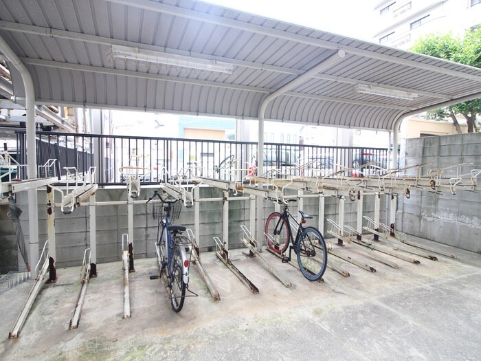 物件外観写真6　(駐輪場)