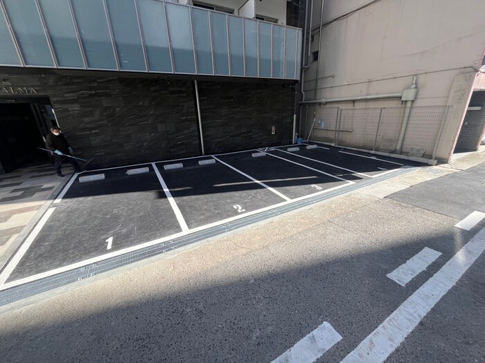 物件外観写真4　(駐車場)