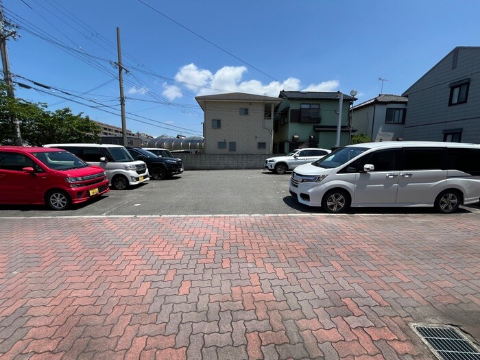 物件外観写真4　(駐車場)