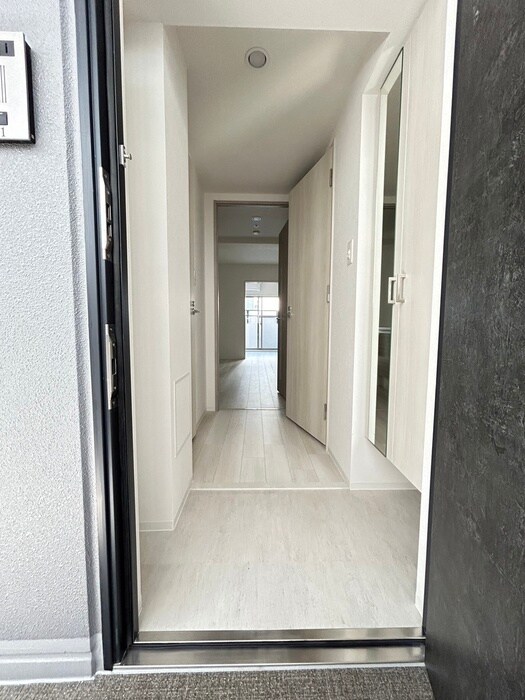 物件内観写真7　(玄関)