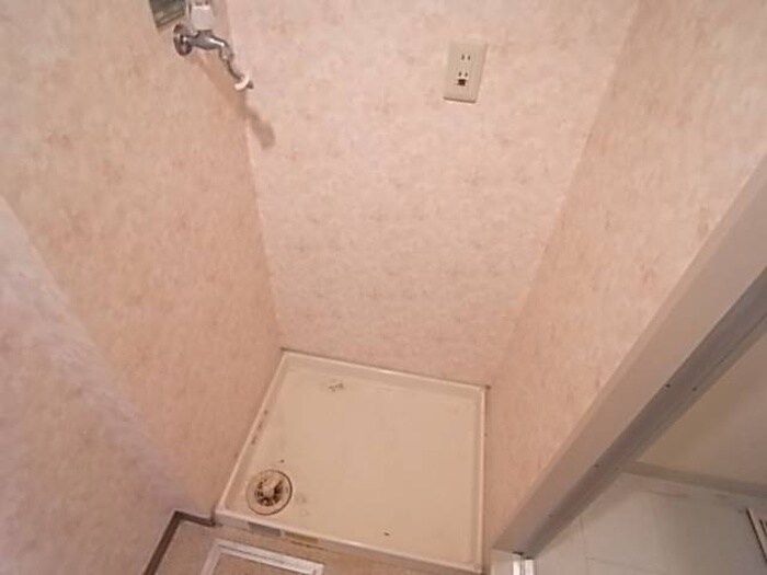 物件内観写真16　(洗濯機置場)