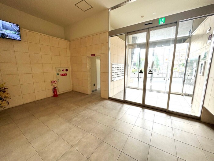 物件外観写真6　(エントランス部分)