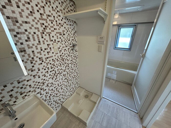 物件内観写真14　(洗濯機置場)