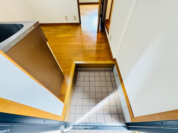 物件内観写真13　(玄関)